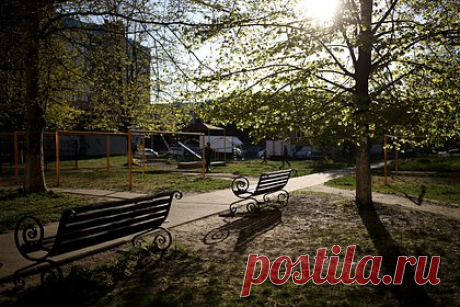 В Орловской области отремонтируют дворы за 17 миллионов рублей. В Орловской области благоустроят девять дворов за 17 миллионов рублей. По информации издания, ремонт дворовых территорий запланирован в Ливнах на улицах Московской, Дзержинского, Филиппова, Пушкина, Горького и Фрунзе, а также Денисова и Маркса. Завершить все строительные работы планируют до конца июля 2023 года.