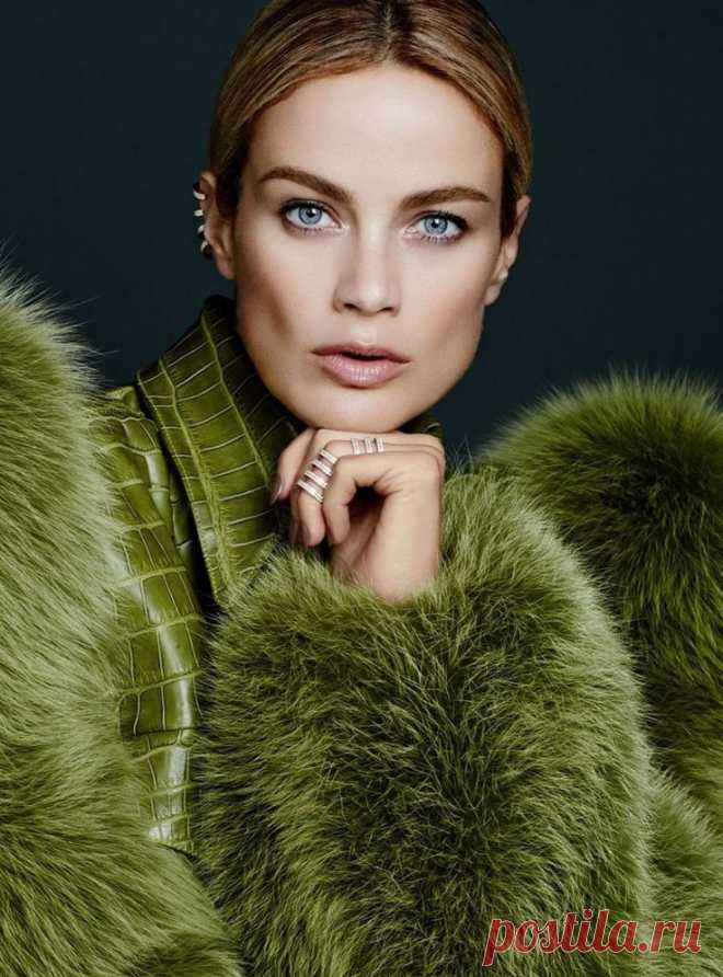 nicetolooking:
“Carolyn Murphy
”