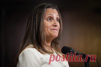 Этническую украинку рассмотрят на пост генсека НАТО. На пост нового генсека НАТО рассматривается кандидатура вице-премьера и министра финансов Канады Христи Фриланд, которая является этнической украинкой. Как сообщает издание, Фриланд сейчас находится в центре спекуляций, а разговоры о ее возможном назначении на высший пост в НАТО набирают обороты.