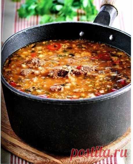 Вкусные и простые рецепты на каждый день
322K участников
Присоединиться
Суп "Харчо" - блюдо грузинской кухни. Главное правило этого супа — он должен быть острым, очень острым. Только тогда можно ощутить всю прелесть вкуса. Харчо можно готовить из любого мяса- говядины, баранины, свинины, курицы и даже из осетра. 

Вам понадобится 
500 г филе говядины 
200 г риса 
100 г грецких орехов 
150 г соуса ткемали 
150 г лука 
3-4 зубчика чеснока 
2 ч.л. хмели-сунели 
красный перец ...