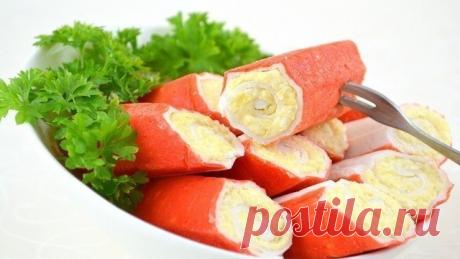 Легкая закуска на столе: фаршированные крабовые палочки — Фактор Вкуса