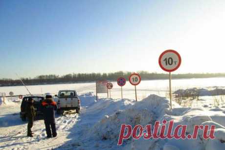 В Кировской области открыты первые ледовые переправы
Сегодня официально приняты две первые ледовые переправы, сообщили в ГУ МЧС Кировской области. Одна в городе Котельниче , грузоподъемностью до 10 тонн. До этого дня она была только пешеходной. Вторая ледовая дорога открыта в пгт Лебяжье . Она имеет грузоподъемность до 25 тонн и используется для вывоза леса. Готовятся к открытию еще 3 переправы: в […]
Читай дальше на сайте. Жми подробнее ➡