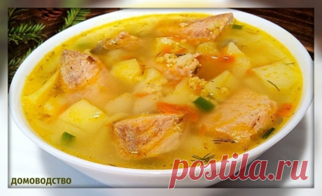 Запись на стене Вкусный рыбный суп с пшеном.1 небольшая горбуша,2,5 л воды,луковица,1 морковь,3 ст. л. пшена,4 - 5 картофеля,зелень,сливочное масло для обжаривания овощей.Рыбу почистить, из головы удалить жабры, выпотрошить, хорошо промыть, разрезать на крупные куски. Залить холодной водой, положить половину луковицы, лаврушку, довести до кипения. Снять пену,посолить и варить на медленном огне 15 минут. Пшено промыть горячей! вод...