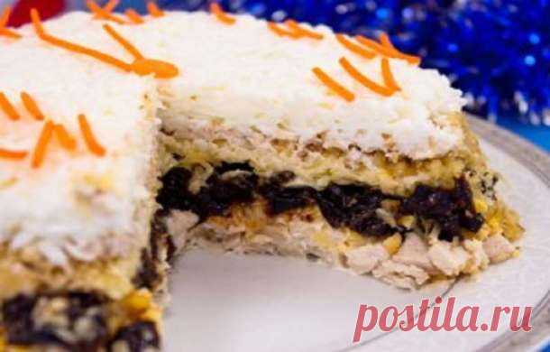 Салат «Новогодний» — моя фишка, готовлю каждый год 

Вкусно и красиво!




Ингредиенты:
500г филе курицы или индейки100 г сыра5 яиц100 г грецких орехов150 г черносливамайонезсоль
Приготовление:

Отвариваем филе до готовности. Остужаем и нарезаем мелко…