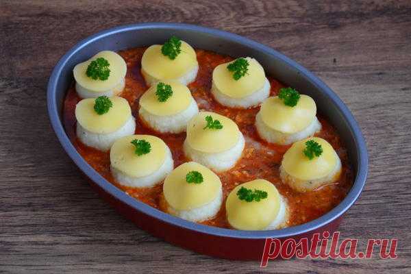 Картофельные шарики в мясном соусе