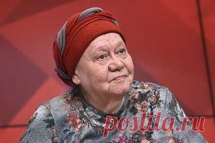 Звезда «Елок» назвала трудности актерской профессии. 83-летняя актриса и звезда фильмов «Елки» Галина Стаханова порассуждала о трудностях актерской профессии. По словам Стахановой, артисты часто сталкиваются с ситуациями, когда они вынуждены выступать на сцене, несмотря на травму. «Бывают такие моменты», — сказала она, отметив, что «сцена лечит».