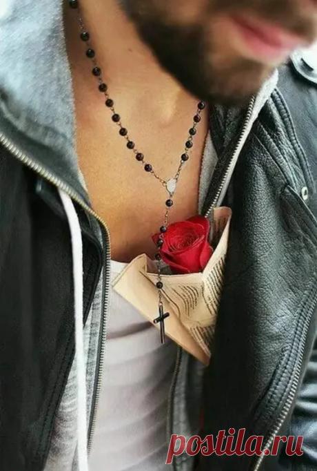 ..........~🕊️💜💝🕊️~......... За что мы любим человека... За взгляд,...