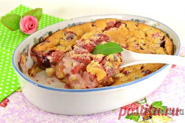 Клафути с черешней и клубникой Клафути - замечательный французский десерт, который можно готовить с различными ягодами и фруктами. Десерт представляет собой нечто среднее между пирогом и запеканкой. Я предлагаю вам попробовать клафути с черешней и клубникой - нежно, ароматно и безумно вкусно!