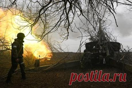 В Херсонской области сообщили о потопленной барже с украинским десантом. Российские артиллеристы пресекли попытку Вооруженных сил Украины пересечь Каховское водохранилище и высадить десант на левом берегу Днепра. Об этом сообщил врио губернатора Херсонской области Владимир Сальдо. «Потери противника, вероятно, составили несколько десятков человек», — предположил он.