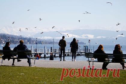 Переехавший за границу россиянин назвал непригодившуюся там российскую привычку. Уроженец Омска, перебравшийся в Швейцарию, рассказал о российской привычке, с которой ему пришлось расстаться за границей. Иван уехал в Швейцарию в 2018 году, чтобы открыть онлайн-институт для фрилансеров. осле переезда он обратил внимание на непривычную пунктуальность швейцарцев.