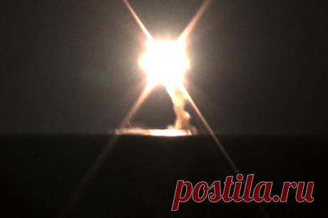 Россия впервые произвела пуск «Циркона» из-под воды. В Минобороны России сообщили об успешном запуске гиперзвуковой ракеты «Циркон» из подводного положения. Ракета, запущенная с атомной подводной лодки «Северодвинск», успешно поразила условную цель в Баренцевом море. Это второй пуск «Циркона» с борта подлодки. Полет ракеты соответствовал заданным параметрам.