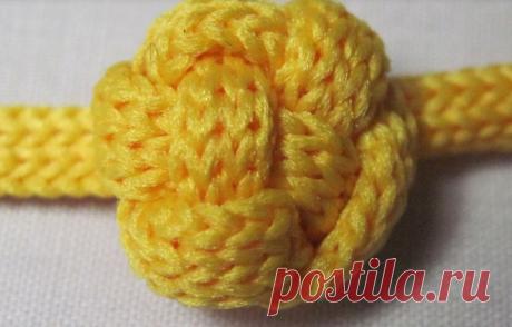 Плетеные пуговицы-шарики своими руками… Смотрятся просто и красиво! Пуговицы используют не только по их прямому назначению, но и в качестве декора, и при создании различных аксессуаров. Придать изделию индивидуальности можно с помощью пуговиц, сделанных своими руками.
Пуговицы-шарики плетутся из шнуров, декоративной тесьмы, позумента и самостоятельно вытачанных...
