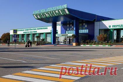 В Грозном и Нальчике опровергли прибытие рейсов из Израиля. Анонимные аккаунты стали распространять в соцсетях сообщения, в которых утверждается, что в Грозном и Нальчике планируют приземляться самолеты из Израиля. Жителей городов призвали встретить эти рейсы и не людям покинуть самолеты. Информацию о прибытии этих бортов опровергли в аэропортах.