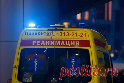 В российском регионе пешеходы пытались помочь пострадавшему в ДТП и погибли. Пешеходы пытались помочь пострадавшему в ДТП на 314-м километре автодороги Кочубей — Зеленокумск — Минеральные Воды. Водитель грузовика съехал в кювет и опрокинулся. К нему побежали люди, которых не заметила Mazda. Все пострадавшие от полученных травм скончались на месте.
