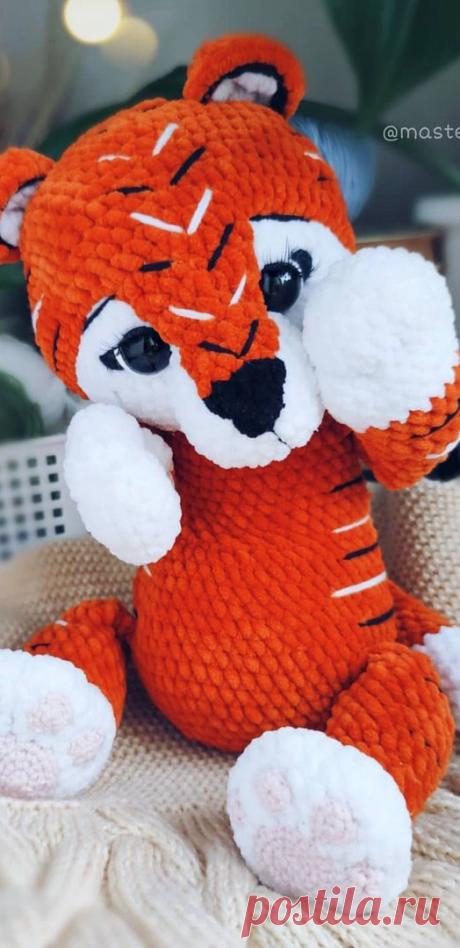 PDF Полосатики крючком. FREE crochet pattern; Аmigurumi animal patterns. Амигуруми схемы и описания на русском. Вязаные игрушки и поделки своими руками #amimore - плюшевый тигр, большой тигренок из плюшевой пряжи, котик, кот, кошечка, кошка, котенок.
