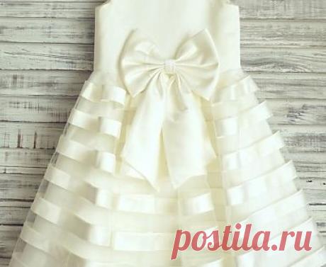 Princess Knee-length Flower Girl Dress - Satin / Tulle Sleeveless Scoop with