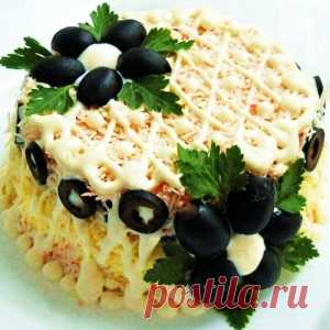Салат с крабовыми палочками и фасолью