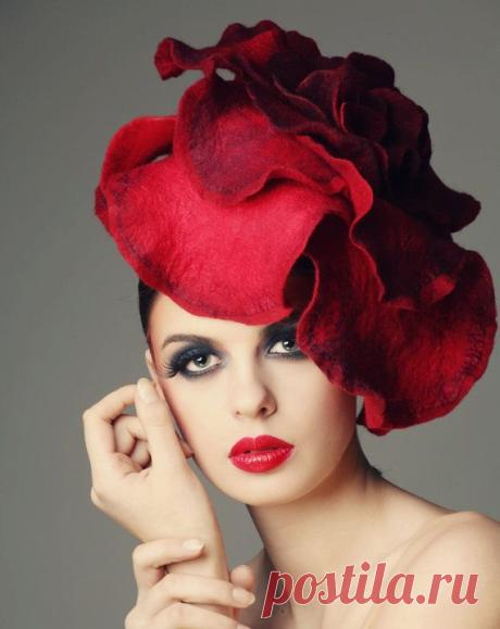 CUSTOM ORDER for Cheniqua - Scarlet Rose fascinator hat with merino w…