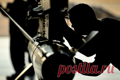 Стало известно об истекшей в 1995 году гарантии сбитой над Донецком ракеты США. Срок действия гарантии ракеты производства США AGM-88 HARM, сбитой над Донецком, истек в 1995 году, об этом стало известно РИА Новости. Ракета упала в Ворошиловском районе города, на улице Артема вблизи центрального универмага. На обломках боеприпаса значится маркировка с гарантийным сроком, который истек 28 лет назад.