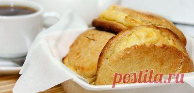 Сочники по ГОСТу.ЗДЕСЬ:слоечки с кремом"Патисьер",можно с заварным--- http://kulinariya123.blogspot.ru/2010/08/blog-post_4417.html