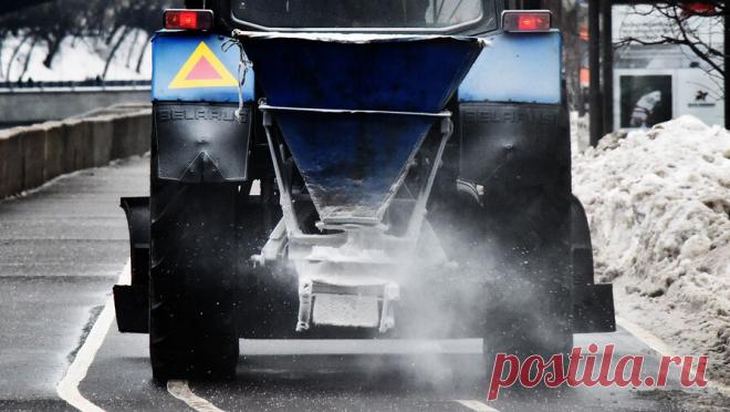 Дороги в Московской области обработали противогололедными материалами. В Московской области более 12,7 тыс. км региональных дорог обработали противогололедными материалами, сообщает пресс-служба министерства транспорта и дорожной инфраструктуры региона. Всего в работах задействовали более 360 комбинированных ...