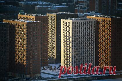 Заработать на жилье в России стало сложнее. Сдача жилой недвижимости в аренду в качестве источника пассивного дохода теряет свою привлекательность. Об этом рассказал президент «Региональной ассоциации оценщиков» Кирилл Кулаков. Как отметил эксперт, россияне предпочитают хранить средства на банковских депозитах, ставки по которым находятся на уровне 9,5 процента.