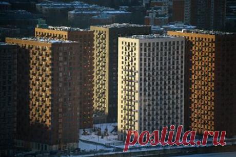 Заработать на жилье в России стало сложнее. Сдача жилой недвижимости в аренду в качестве источника пассивного дохода теряет свою привлекательность. Об этом рассказал президент «Региональной ассоциации оценщиков» Кирилл Кулаков. Как отметил эксперт, россияне предпочитают хранить средства на банковских депозитах, ставки по которым находятся на уровне 9,5 процента.