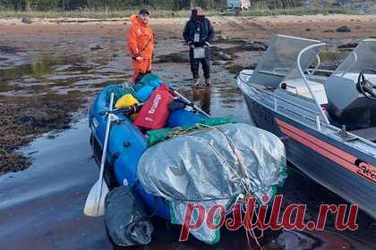 Москвич две недели дрейфовал в Заполярье на резиновой лодке и выжил. Рыбак из Москвы две недели дрейфовал в Белом море на резиновой лодке без мотора и выжил. 66-летний россиянин приехал в Заполярье, чтобы порыбачить, и вышел на весельной лодке из города Кандалакша 19 мая. При этом мужчина не обозначил конечную точку маршрута, но МЧС удалось его обнаружить и спасти.