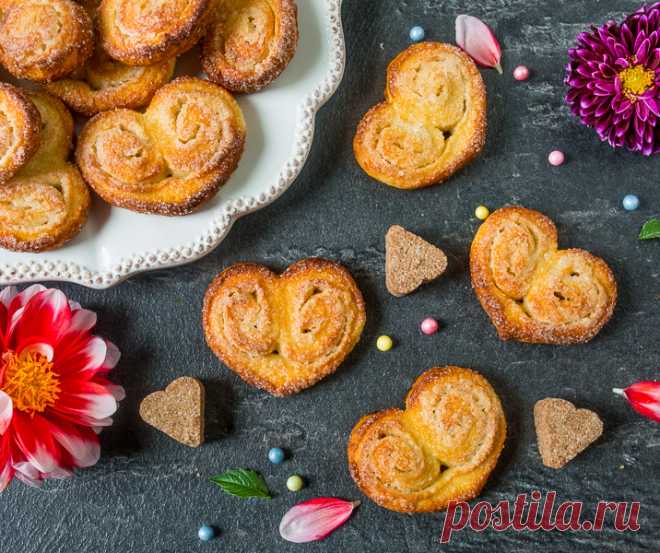 Кондитерские техники. 10 базовых правил для вкусного печенья - Вкусный Блог Печенье – один из самых простых видов выпечки. Но даже с ним у домашних кулинаров (особенно у начинающих) случаются провалы. Чтобы максимально защитить вас, мои дорогие читатели, от пекарского фиаско, я собрала небольшой свод правил, которых стоит придерживаться, готовя печенье. 1. Контролируйте консистенцию При замесе теста для печенья один и…