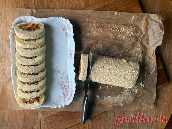 Бисквитный рулет с кремом из кураги. Оказался невероятно вкусным, обязательно буду использовать такой крем регулярно | Курочка и дурочка | Яндекс Дзен