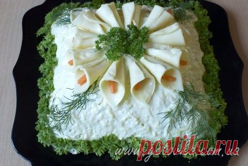 Слоеный салат «Каллы»