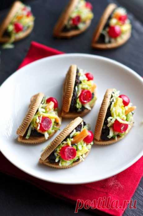 Erica's Sweet Tooth » Oreo Taco Cookies