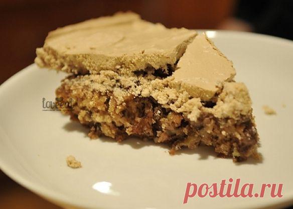 Старомодный пряничный пирог из яблок.