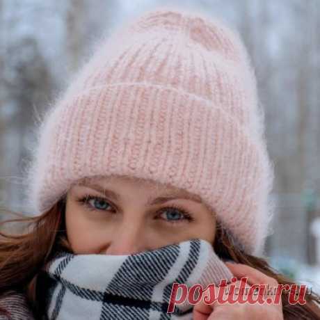 Шапочка из пуха норки спицами
Описание: https://womanknits.ru/vyazanie-dlya-zhenshchin/shapki-berety/shapochka-iz-pukha-norki-spicami