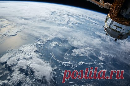 Россиянам предсказали приближение умеренной магнитной бури. Специалист Центра прогнозов космической погоды Института земного магнетизма, ионосферы и распространения радиоволн РАН (ИЗМИРАН) Мария Абунина предсказала россиянам умеренную магнитную бурю во вторник, 23 января. Возмущение геомагнитного поля начнется утром и продлится не более суток, уточнила астрофизик.
