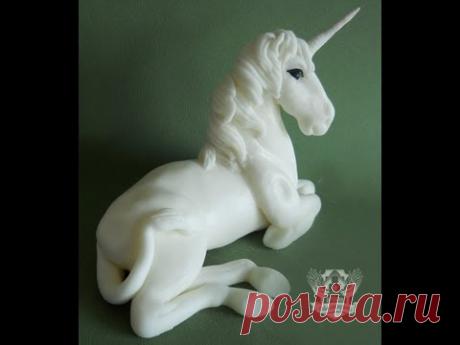How to make a unicorn topper