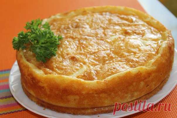 Картофельный пирог с мясной начинкой.