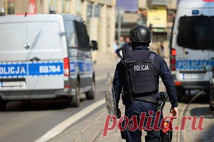 В Польше сообщили о найденной бетонной боеголовке «российской ракеты». Найденная в Польше боеголовка якобы российской ракеты оказалась сделана из бетона, заявил глава канцелярии президента Польши Павел Шрот. «Что касается боеголовки, то она особенная, потому что не содержит взрывчатки, а сделана из бетона, в соответствии с российскими инновационными технологиями», — сказал он.