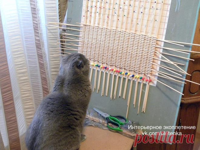 Контролер ОТК. Ровность стоек проверяет) Кто спрашивал-как я добиваюсь ровности стоек. Вот ответ.