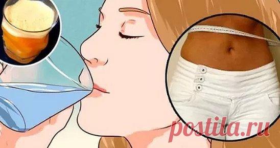 Если выпить это за час до сна, вы сожжете весь жир накопленный за день!
Худший кошмар каждой женщины во всем мире лишний жир вокруг живота. Валки на спине, животе, руках и ногах очень трудно удалить, но это не значит, что это тоже невыполнимая миссия. Только доработкой своего рациона, а также соответствующими упражнениями, вы сможете избавиться от лишнего жира, в течение очень короткого периода времени. 
Сегодня, в этой статье мы собираемся показать вам один простой напиток, который дополнительн