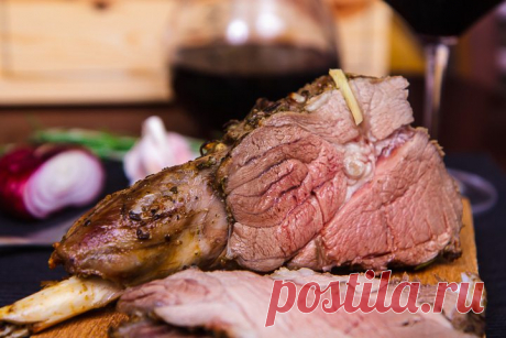 Рецепты для новогоднего стола Лучшие новогодние рецепты с фото на любой вкус от салатов до десертов, и готовые варианты вкусного новогоднего меню для встречи наступающего 2018 года.