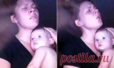 Беременная мать троих детей застукала мужа на измене и пришла на аборт. Но вдруг она увидела знак… Кимберли Хендерсон, 26-летняя мать-одиночка из Южной Каролины, ещё недавно была на распутье судьбы, преданная и брошенная любимым человеком и оставленная в ситуации ужасного выбора. Сейчас жизнь девушки кардинально...