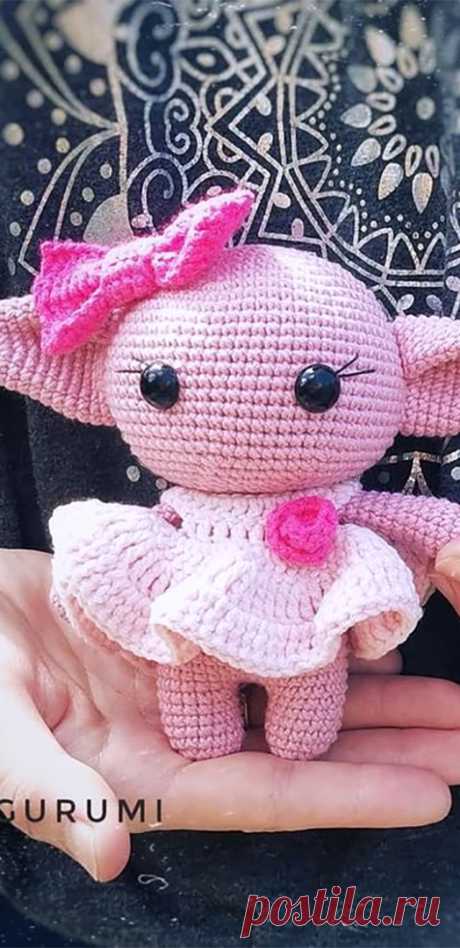PDF Йода Девочка крючком. FREE crochet pattern; Аmigurumi doll patterns. Амигуруми схемы и описания на русском. Вязаные игрушки и поделки своими руками #amimore - девочка мини бейби йода в платье.