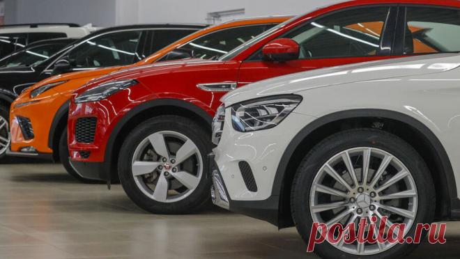 Какой подержанный автомобиль можно купить за 1,5 млн рублей. Средняя цена подержанного автомобиля на российском рынке -- 1,5 млн рублей. На вторичном рынке оптимальным вариантом за эту цену будут Hyundai Solaris, Kia Rio, Volkswagen Polo и кроссоверы Renault Duster, говорят опрошенные "Газетой.Ru" дилеры и автоподборщики. Но покупателям таких машин придется смириться с их дефектами.