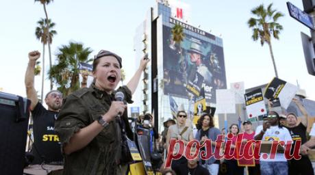 Голливудские актёры ратифицировали контракт со студиями после забастовки. Гильдия киноактёров и федерация артистов телевидения и радио США (SAG-AFTRA) ратифицировала контракт со студиями, условия которого удалось согласовать в результате забастовки членов организации. Читать далее