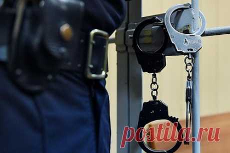 Вора в законе Пичугу приговорили к пожизненному лишению свободы. Верховный суд Коми приговорил к пожизненному лишению свободы вора в законе Юрия Пичугина, более известного в криминальных кругах как Пичуга. Ему назначили штраф в три миллиона рублей. Лидера созданного Пичугиным преступного сообщества Хадиса Азизова также приговорили к пожизненному лишению свободы.
