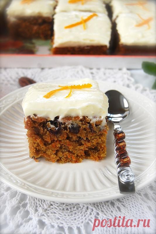 Морковный торт со сливочной глазурью.