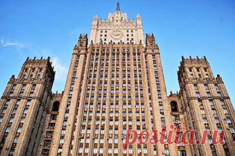 МИД раскритиковал отказ ФРГ от выплат блокадникам нееврейского происхождения. Отказ властей ФРГ от выплат блокадникам нееврейского происхождения абсолютно неприемлем, заявила официальный представитель МИД РФ Мария Захарова. «Мы считаем абсолютно неприемлемыми и неубедительными отговорки и ссылки властей ФРГ на якобы достигнутое урегулирование данного вопроса», — сказала она.