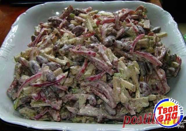 Вкусный салат с копченной колбасой