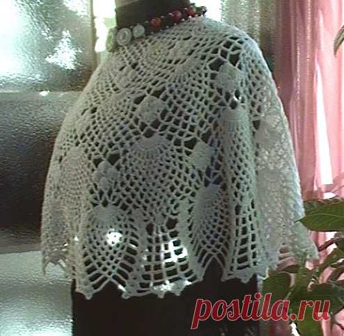 Пелерина или короткое пончо...